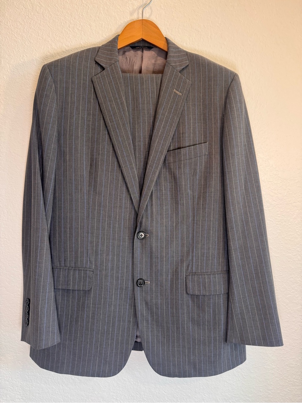 Brooks Brothers Dark Gray Wool Blend Suit (Jacket and Pants) 42R, 36/31